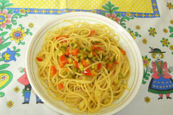 Spaghetti alle verdure avanzate in frigo